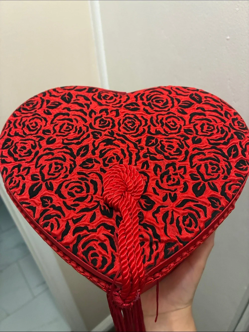 VTG Elegant Heart-Shaped Red Satin Jewelry Hat Lingerie Keepsake Box with Tassel
